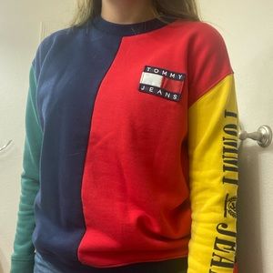 Tommy Hilfiger sweater💛❤️💙💚